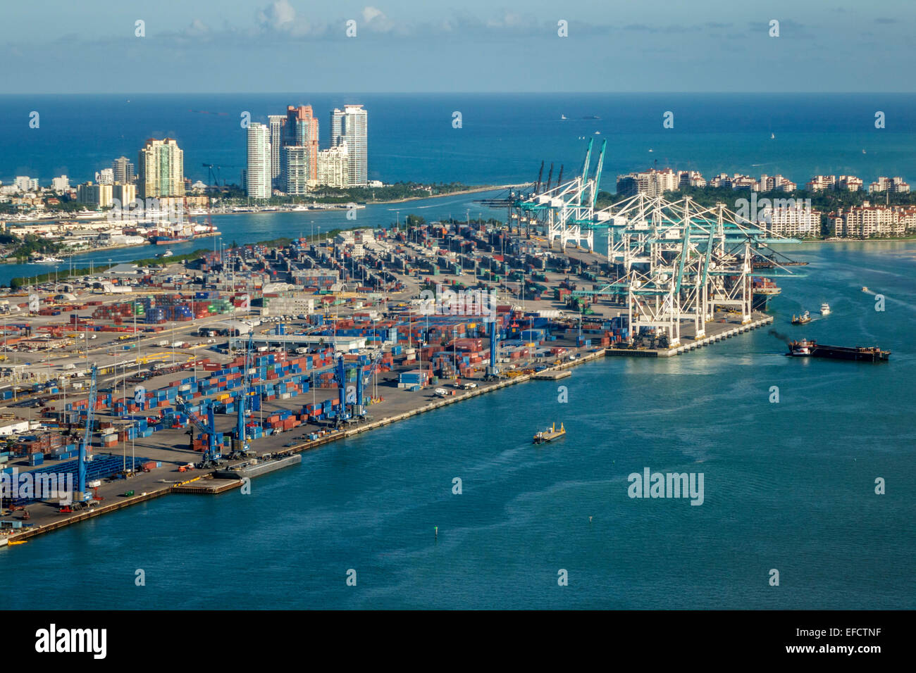 Miami Florida,Port,Biscayne Bay,Miami Beach,Oceano Atlantico,vista aerea dall'alto,Fisher Island,vista attraverso la finestra,FL150106005 Foto Stock