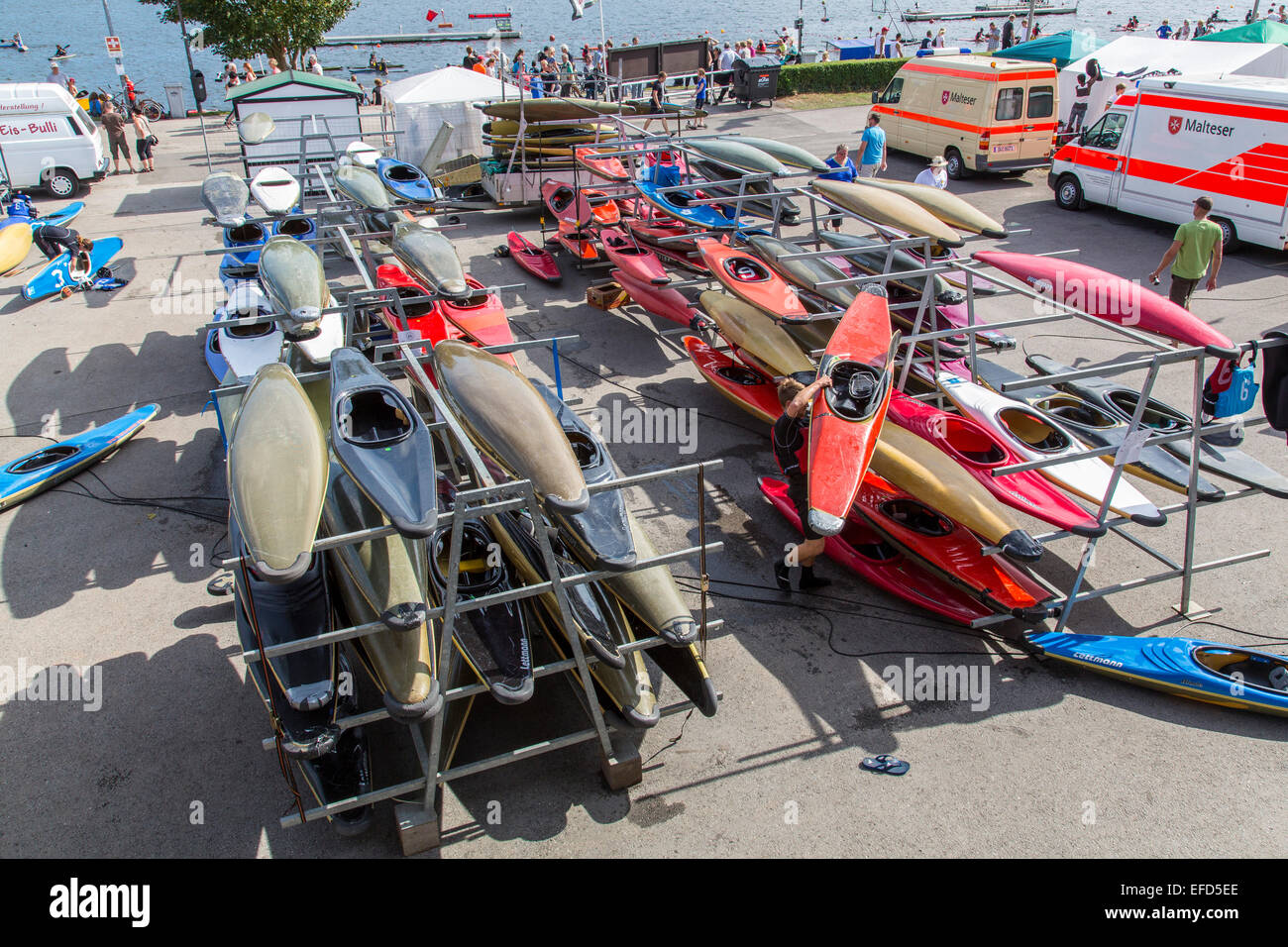 Più grande polo canoa torneo al "Lago Baldeneysee' lago, fiume Ruhr, di Essen, in Germania, con oltre 1300 partecipanti, Foto Stock