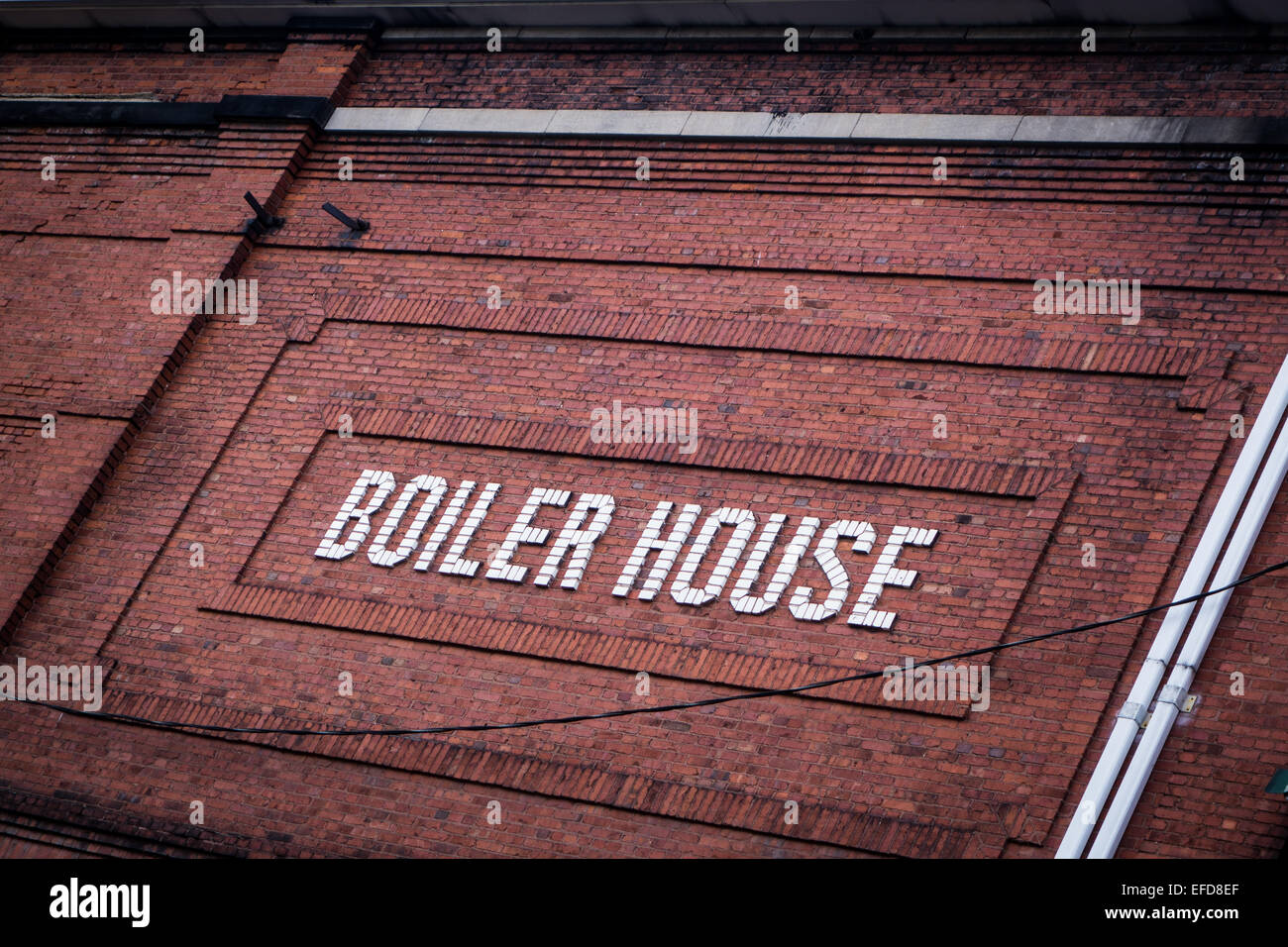 In rosso di un muro di mattoni con le parole "caldaia casa' scritto in mattoni bianchi sul lato dell'edificio. Brownsville, Pennsylvania, U Foto Stock