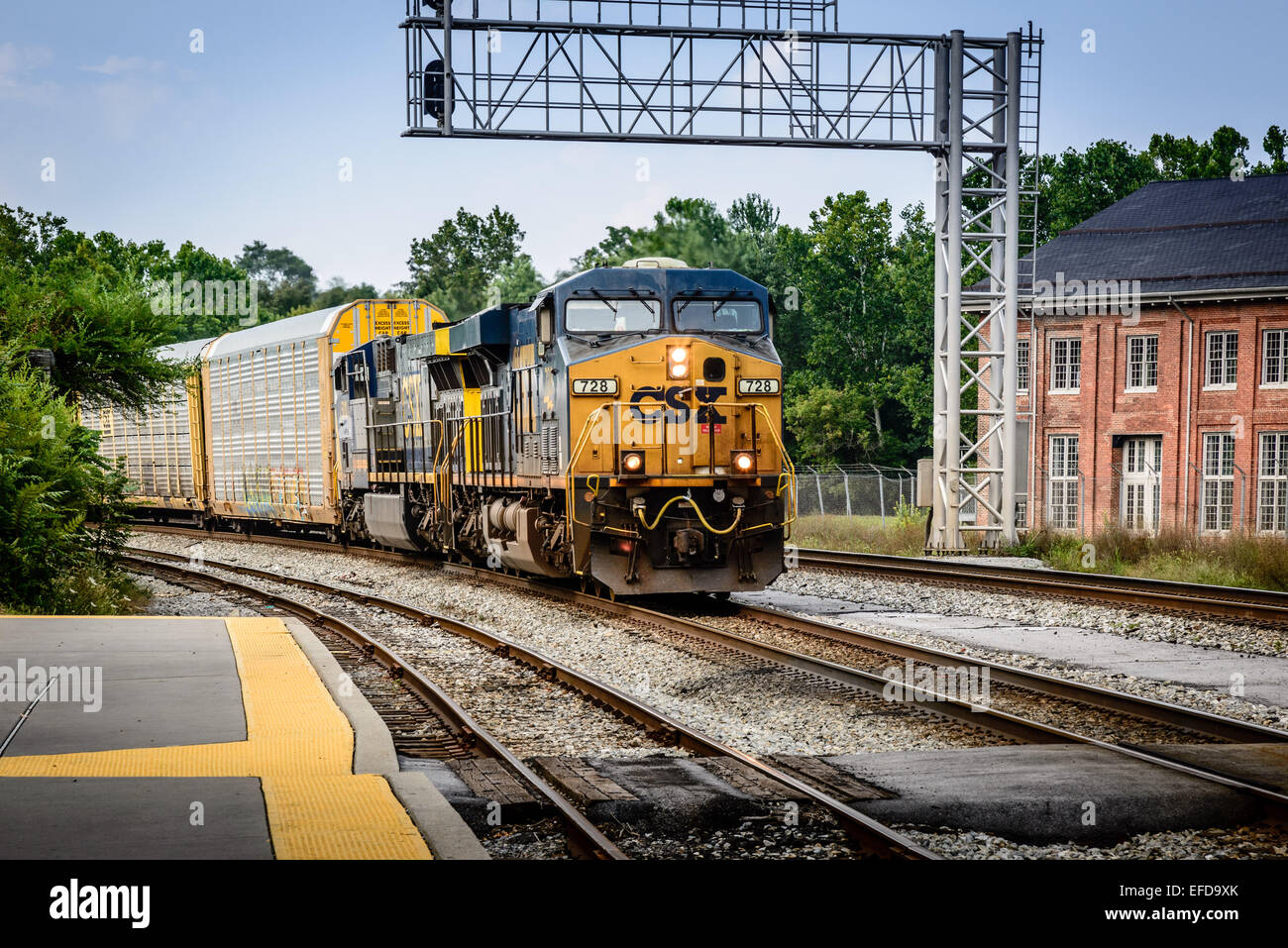 CSX ES44AC n. 728 principali trasportatori di auto, Martinsburg, West Virginia Foto Stock