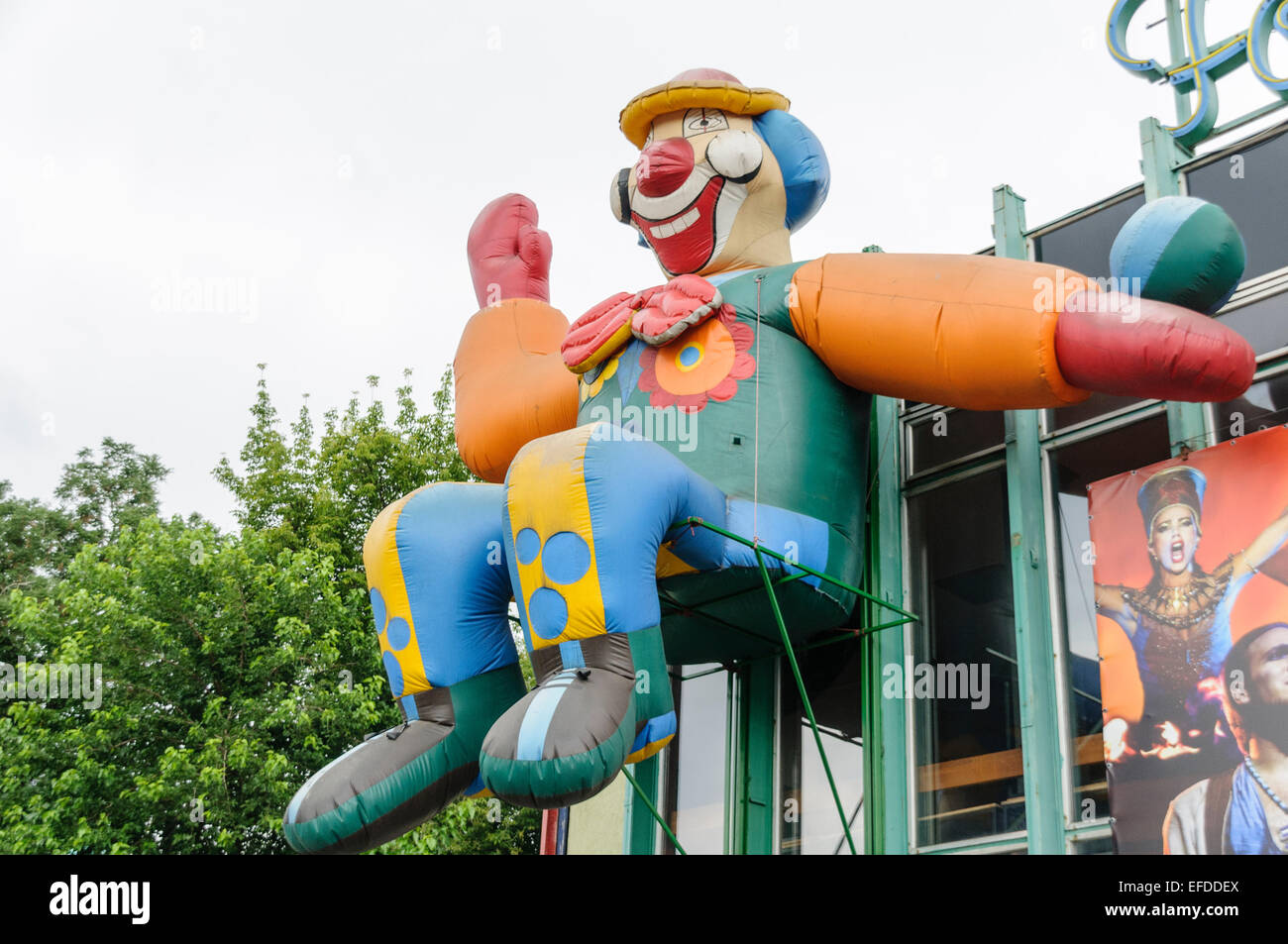 Clown gonfiabile al di fuori Vidam Park (parco Holnemvolt), Budapest Foto Stock