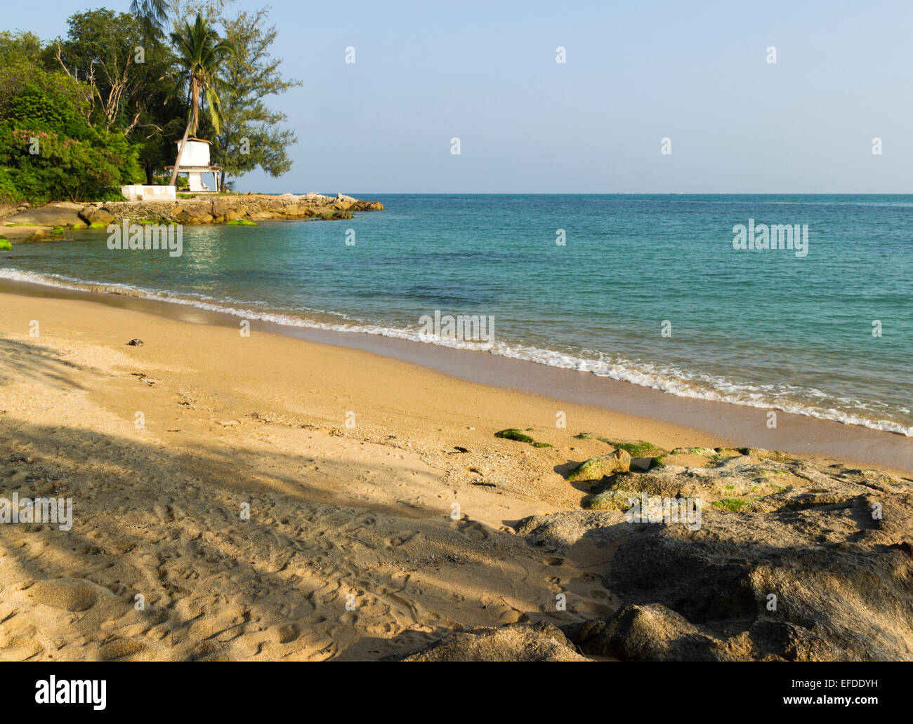 Nuova Scena della soleggiata spiaggia tropicale. destinazione di viaggio consente di visualizzare Foto Stock