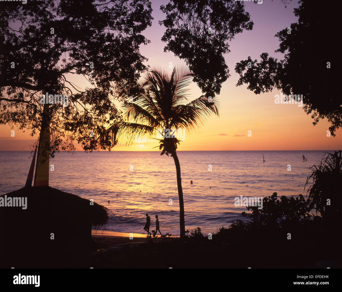 Tamarind Cove Hotel spiaggia al tramonto, Tamarind Cove, Barbados, Piccole Antille, dei Caraibi Foto Stock