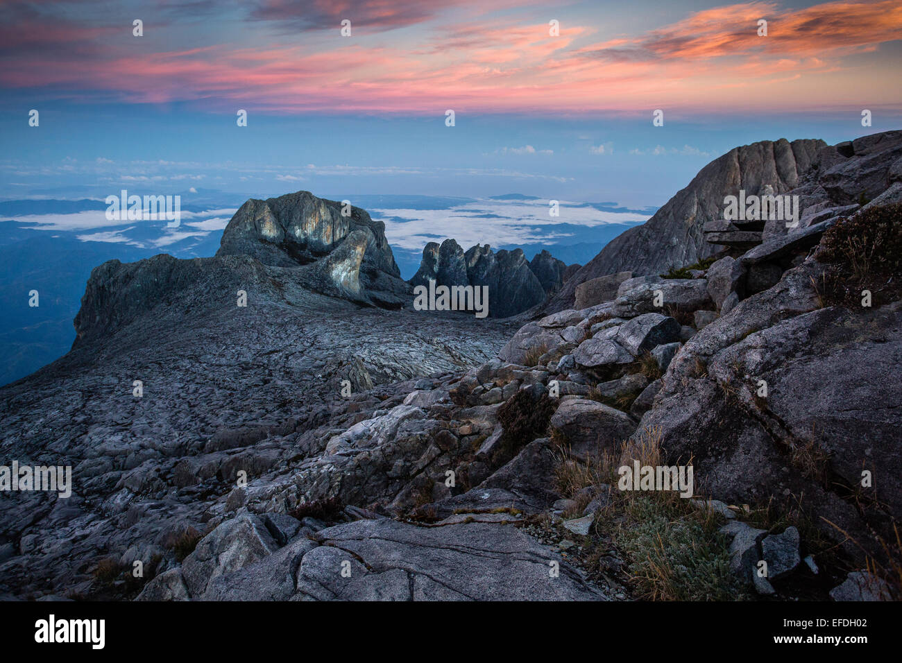 Mount Kinabalu picchi di vertice inizi alba - Sabah Borneo Foto Stock
