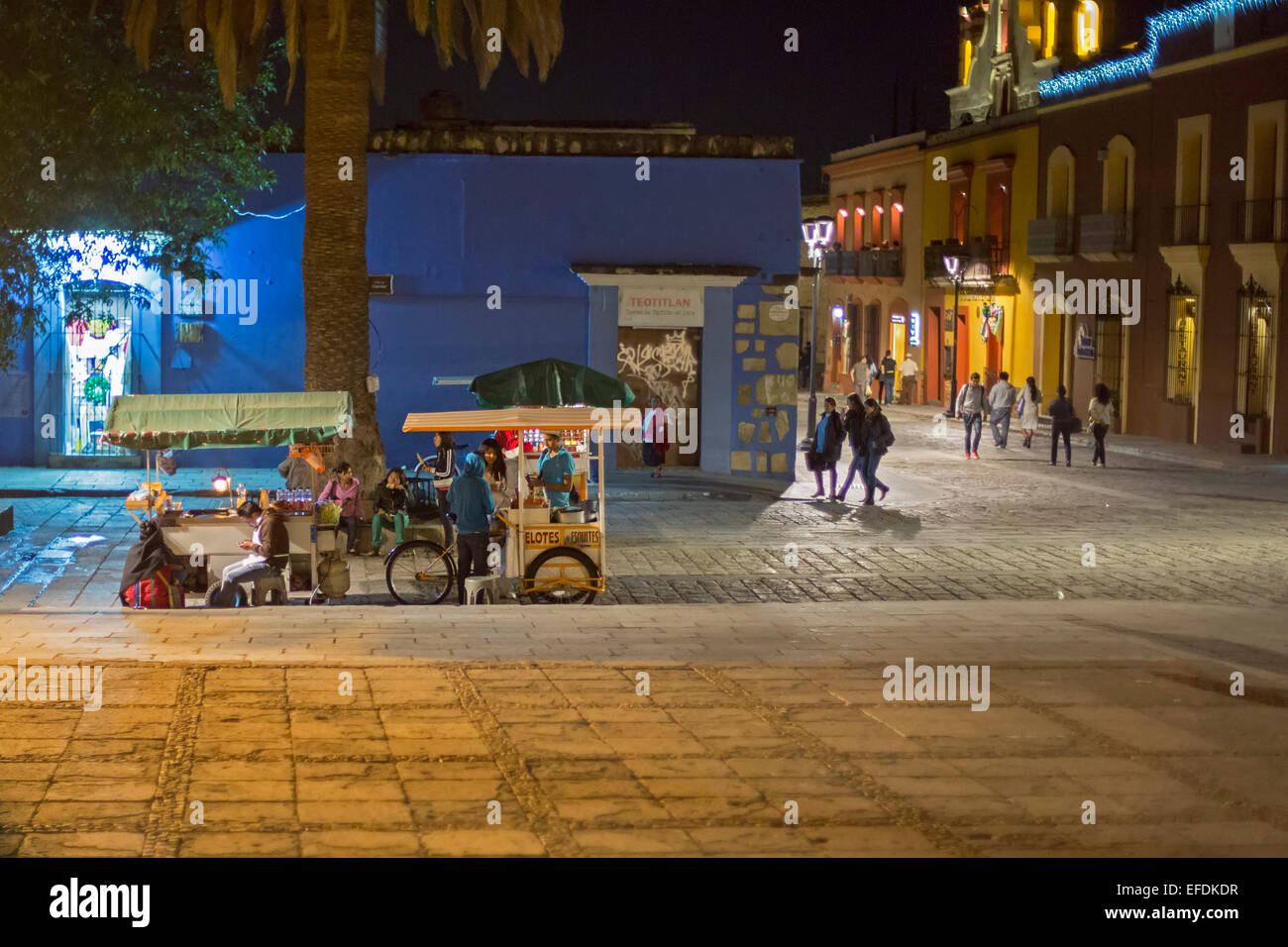 Oaxaca, Messico - i venditori ambulanti di notte. Foto Stock