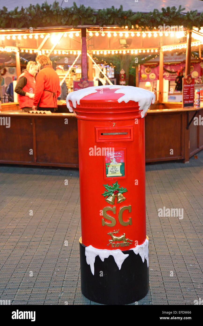 Tradizionale Mercatino di Natale al crepuscolo, Kingston upon Thames, Royal Borough di Kingston, Greater London, England, Regno Unito Foto Stock