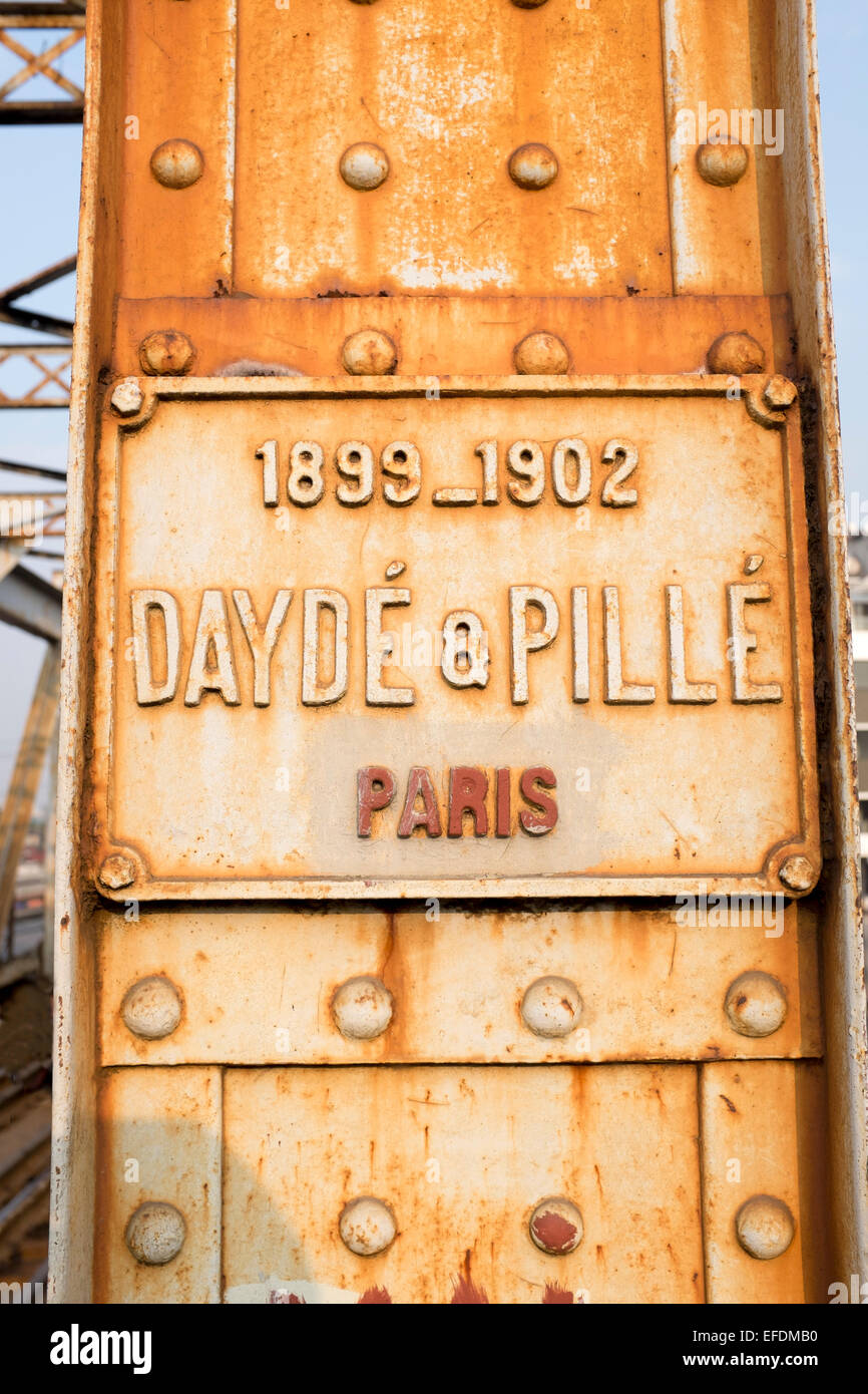 Dayde e Pille di Parigi segno sulla lunga Bien ponte ferroviario a Hanoi Vietnam Foto Stock