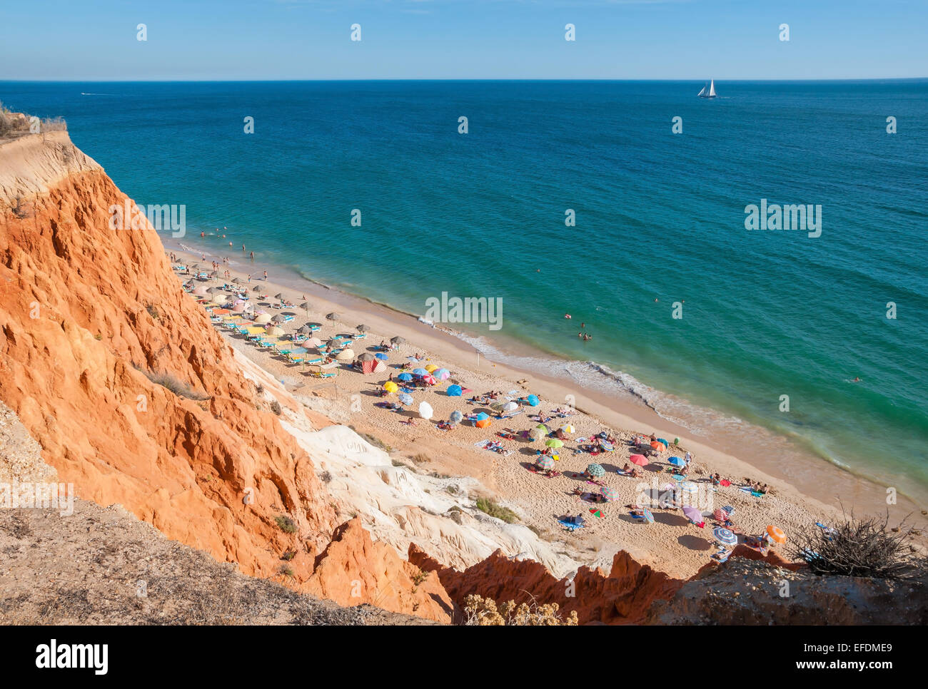 Bellissima spiaggia di Falesia in Portogallo visto dalla scogliera Foto Stock
