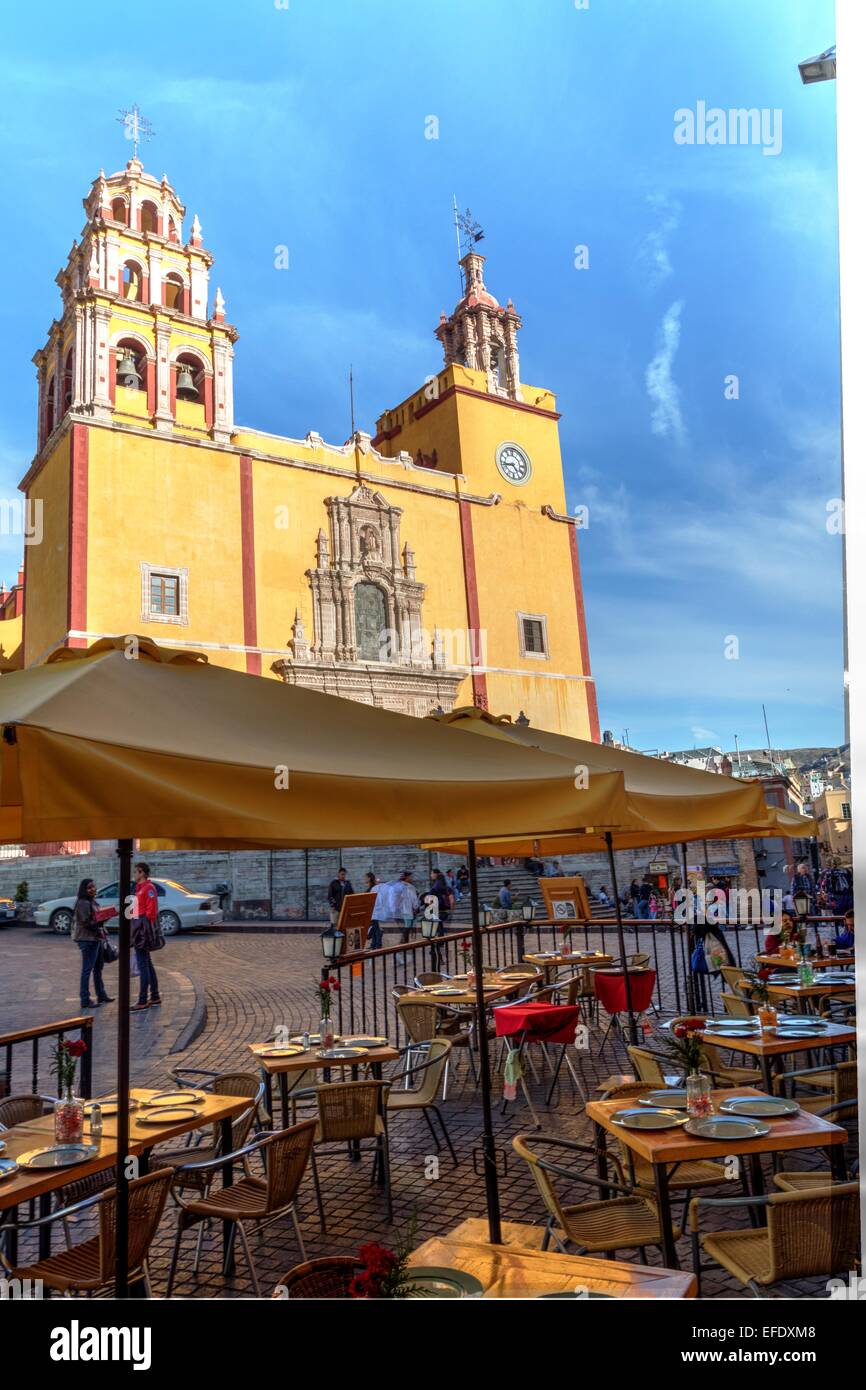 La città di Guanajuato, chiesa cattedrale, Messico e plaza tabelle Foto Stock
