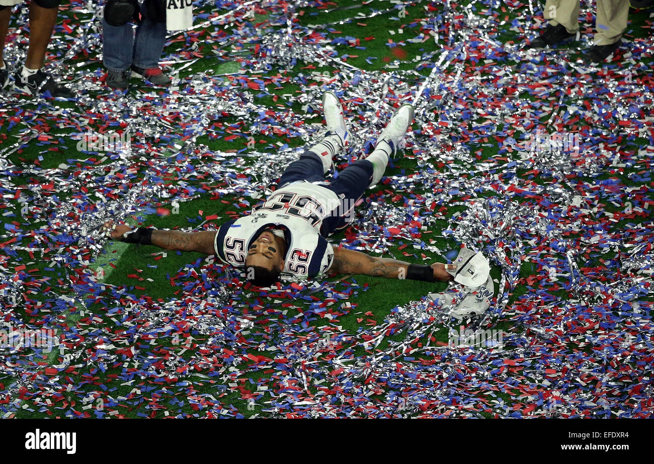 Glendale, Arizona, Stati Uniti. 01 feb 2015. New England Patriots fuori linebacker Jonathan Casillas #52 celebra in coriandoli dopo la vittoria del Super Bowl XLIX presso la University of Phoenix Stadium di Glendale, Az. Il New England Patriots battere i Seattle Seahawks 28-24. © Azione Sport Plus/Alamy Live News Foto Stock