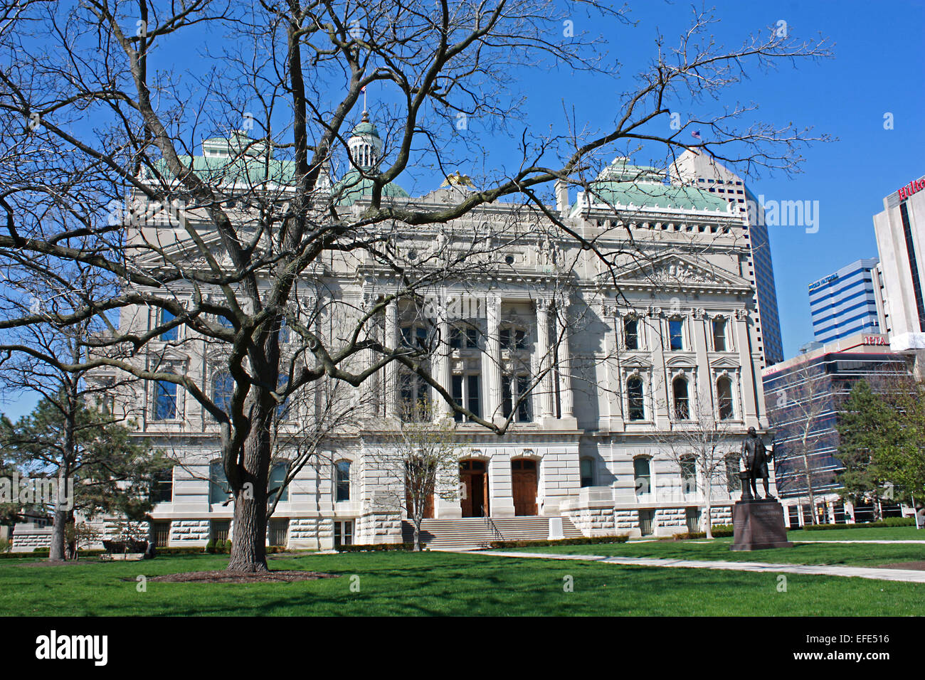 La capitale dello stato edificio in Indianapolis, Indiana su un luminoso giorno di primavera Foto Stock