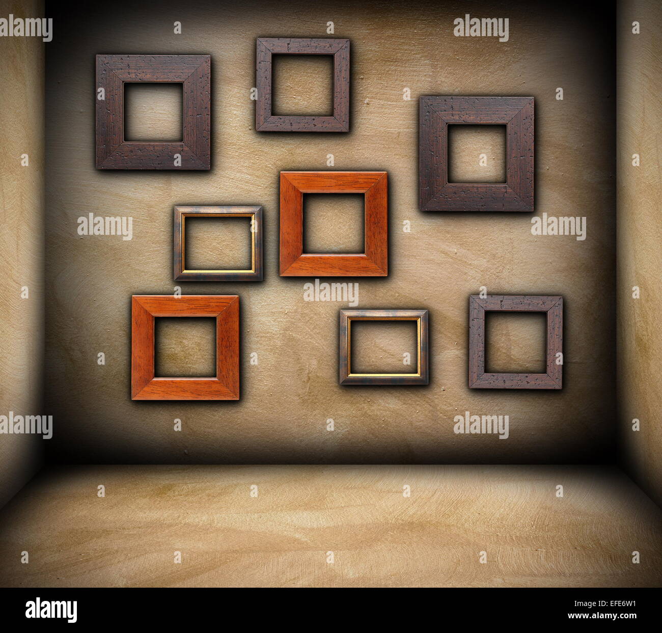Cornici di legno su una schifezza parete della stanza vuota, sfondo Foto Stock