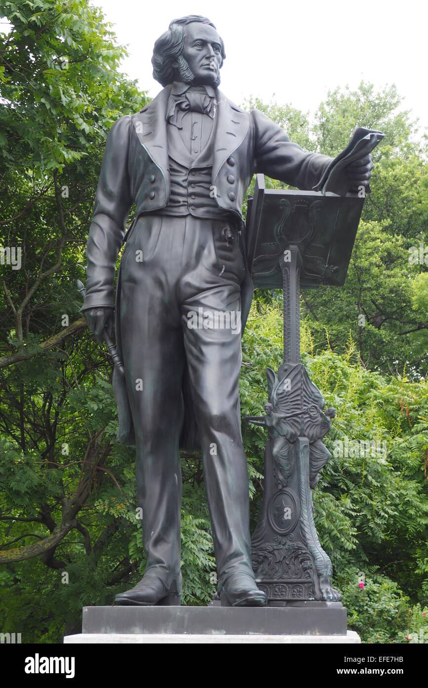 Statua di bronzo del compositore Felix Mendelssohn, a Dusseldorf. Foto Stock