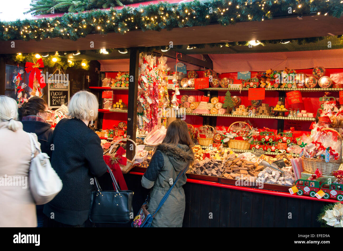 Princes Street, Edinburgh, le luci di Natale, folle, Scotland, Regno Unito Foto Stock