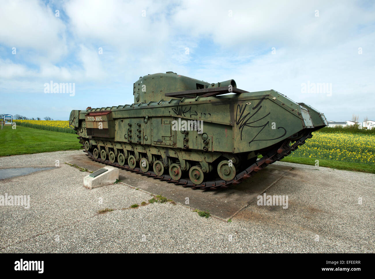 British World War 2 era Churchill serbatoio a Lion sur Mer Calvados, in Normandia, Francia, Europa vicino il D-Day spada beach Foto Stock