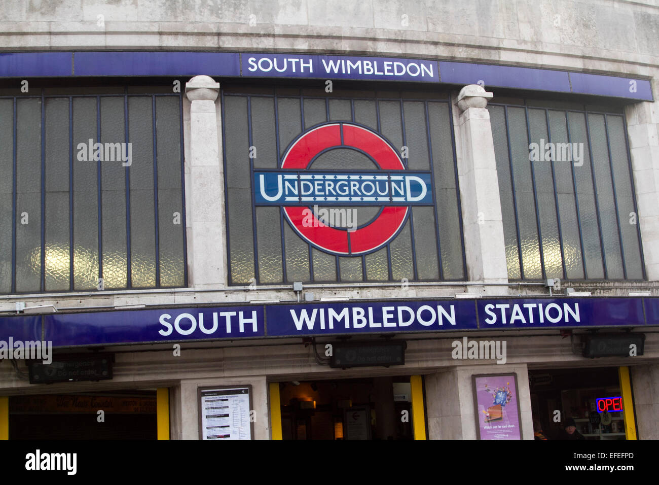 Wimbledon Londra,UK. 2° febbraio 2015. South Wimbledon stazione della metropolitana diventa una delle prime due stazioni per chiudere il suo ufficio biglietteria oggi come parte di una controversa decisione di ax presidiata Uffici biglietteria Foto Stock