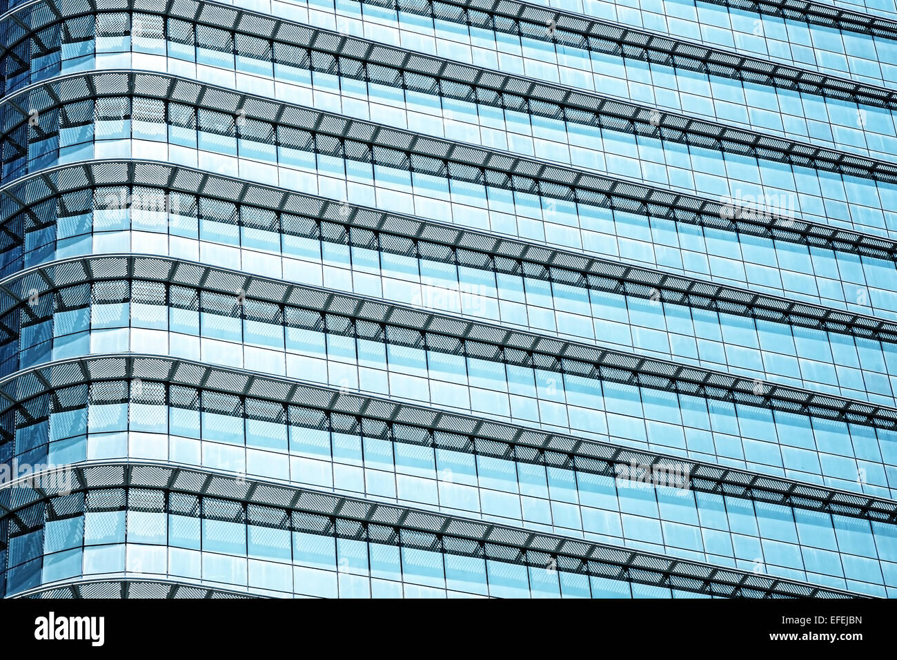 Blu sfondo astratto, vetro e acciaio di edificio moderno. Foto Stock