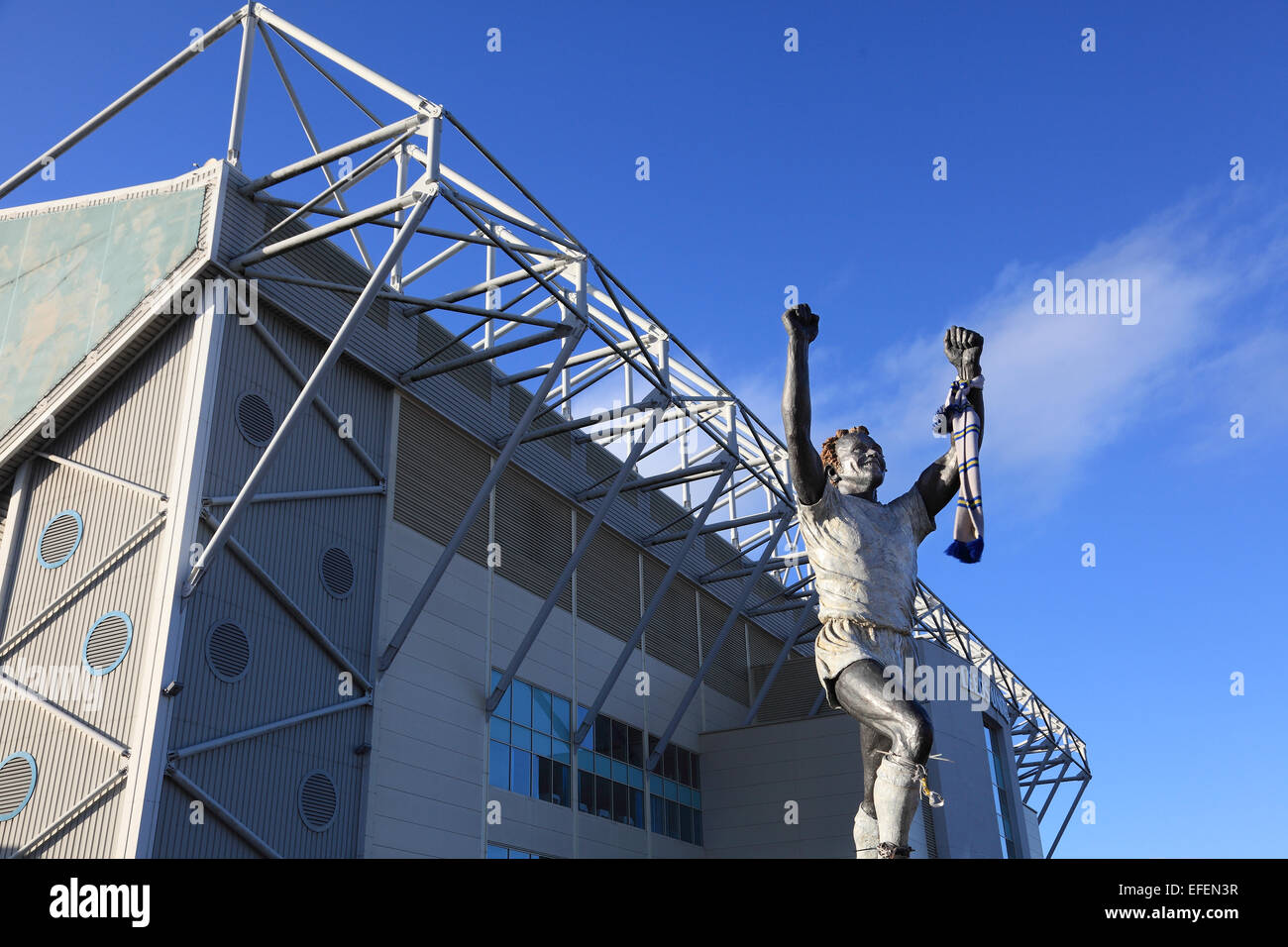 Statua di Leeds United legend Billy Brenmer al di fuori della loro Elland Road terreno di calcio, in Leeds West Yorkshire, Inghilterra Foto Stock