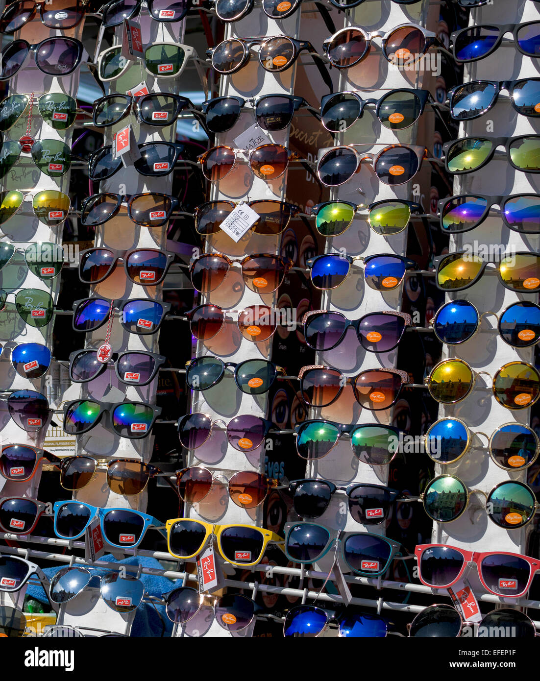 Occhiali da sole sul display in Vacanza Isola di Rodi Foto Stock