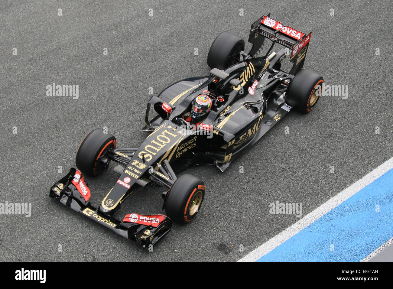Jerez de la frontera, Spagna. 02Feb, 2015. Pastor Maldonado aziona il team Lotus F1 E23 automobile ibrida per la prima volta il giorno 2 di Jerez dopo Lotus arriva tardi Credito: Azione Sport Plus/Alamy Live News Foto Stock