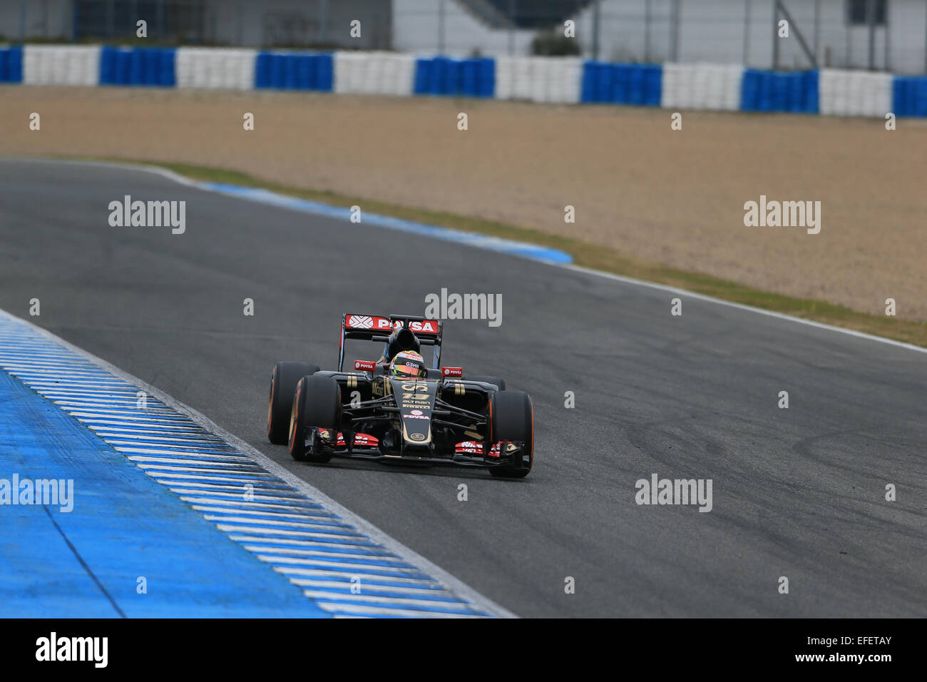 Jerez de la frontera, Spagna. 02Feb, 2015. Pastor Maldonado aziona il team Lotus F1 E23 automobile ibrida per la prima volta il giorno 2 di Jerez dopo Lotus arriva tardi Credito: Azione Sport Plus/Alamy Live News Foto Stock