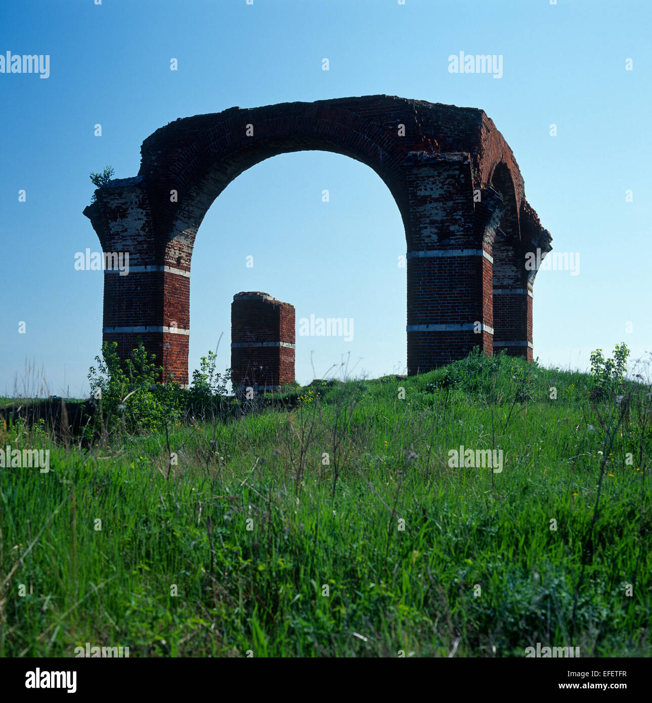 Diruta chiesa rimane nella città vecchia Ryazan Foto Stock