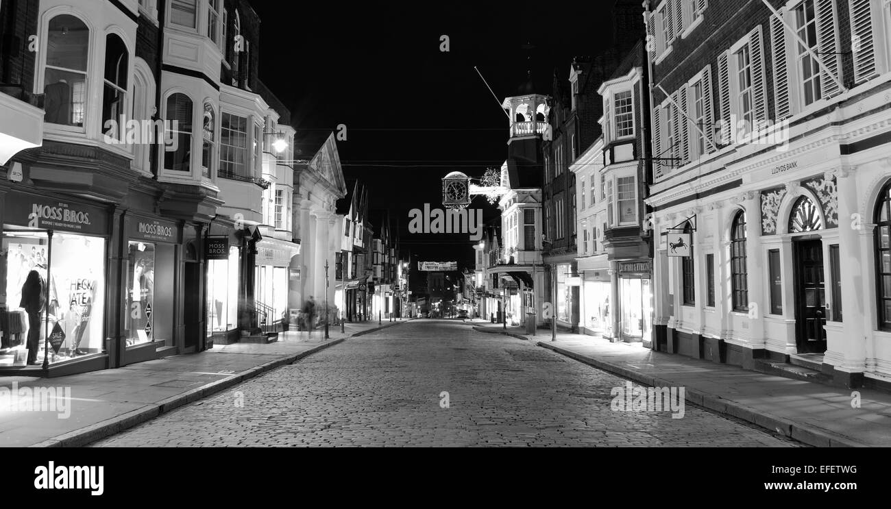 Guildford High Street di notte Foto Stock