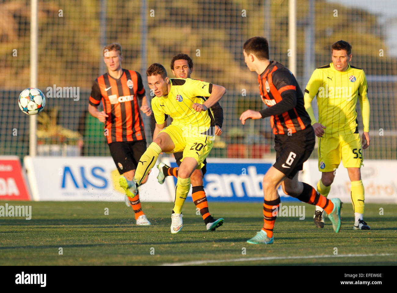 San Pedro del Pinatar, Spagna. 02Febbraio, 2015. Gentile partita di calcio tra FC Shakhtar Donetsk vs GNK Dinamo Zagreb nell'Arena Pinatar Sport Center Credito: ABEL F. ROS/Alamy Live News Foto Stock