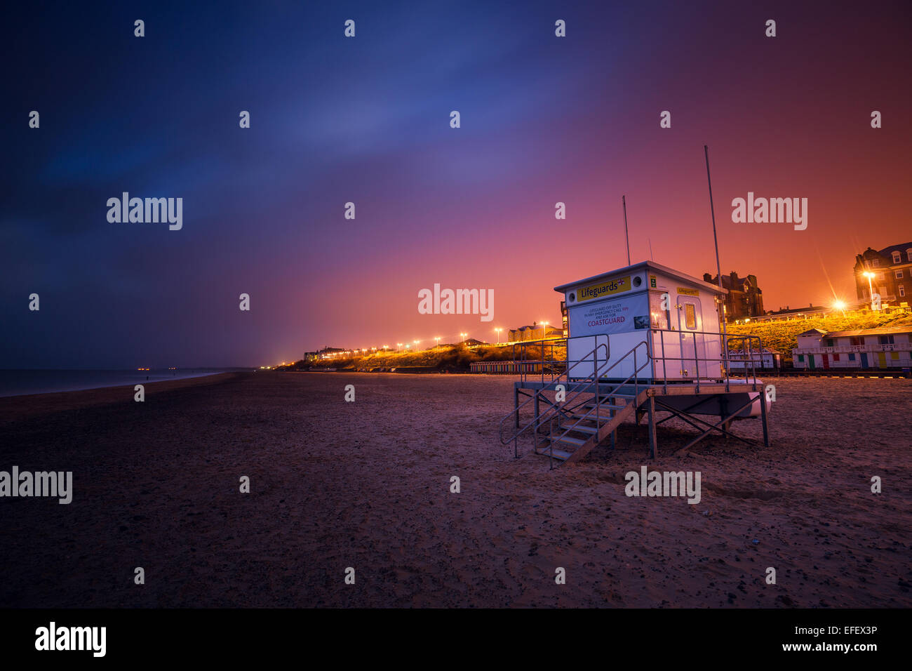 Bagnino capanna sulla spiaggia di Lowestoft Foto Stock