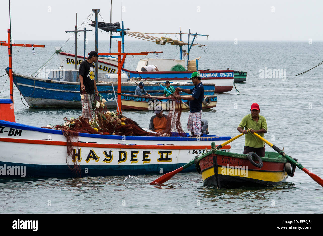 Porto di Ancón. I pescatori e barche. Dipartimento di Lima. Il Perù. Foto Stock