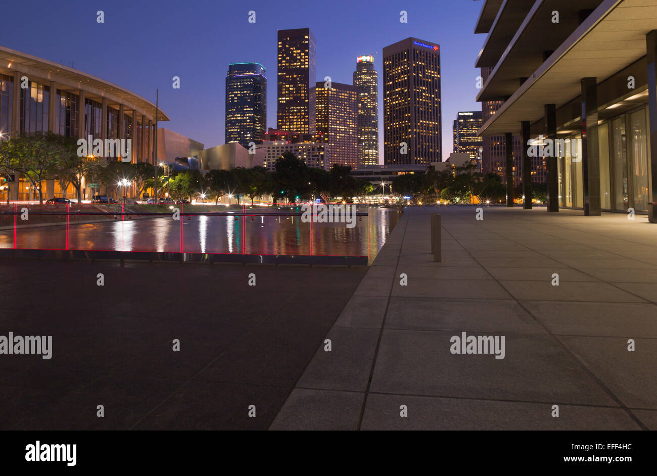 Il centro di grattacieli in acqua e dipartimento di potenza piscina LOS ANGELES CALIFORNIA USA Foto Stock