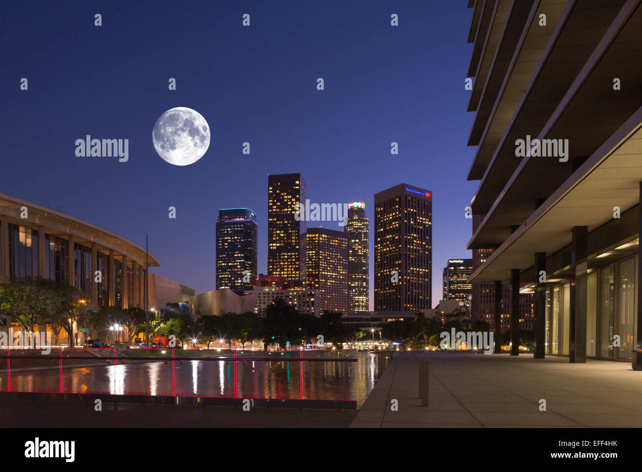 Il centro di grattacieli in acqua e dipartimento di potenza piscina LOS ANGELES CALIFORNIA USA Foto Stock