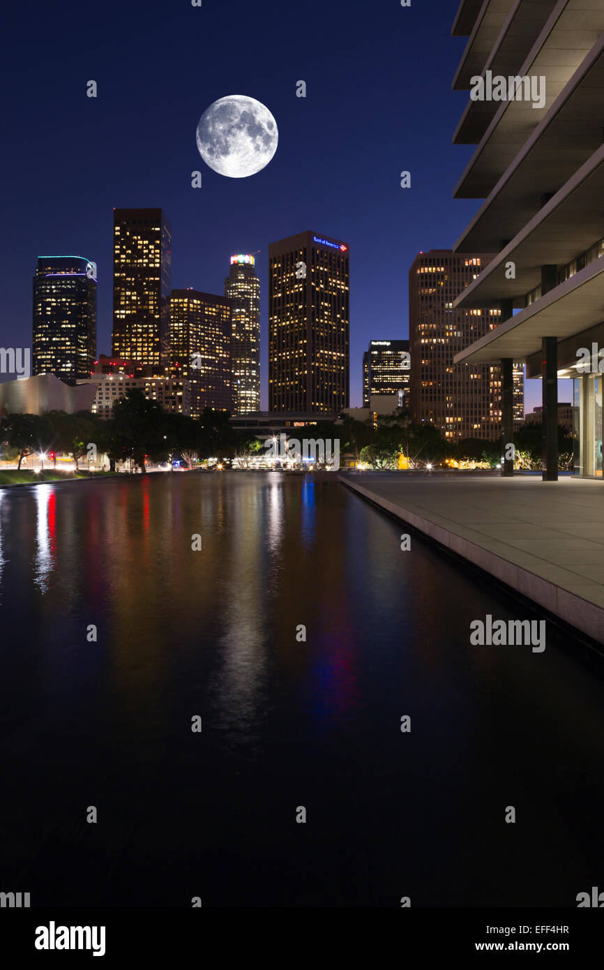 Il centro di grattacieli in acqua e dipartimento di potenza piscina LOS ANGELES CALIFORNIA USA Foto Stock