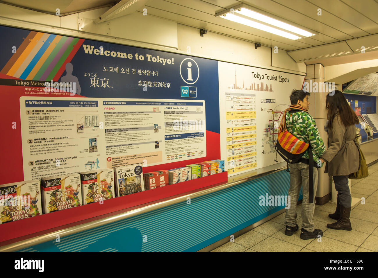 Informazioni turistiche in multi langage,Stazione Ikebukuro,Toshima-Ku,Tokyo Giappone Foto Stock