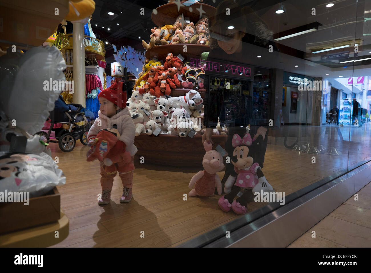 Disney store blackpool ragazza cielo mini e Mickey. Credito: lee ramsden / alamy Foto Stock