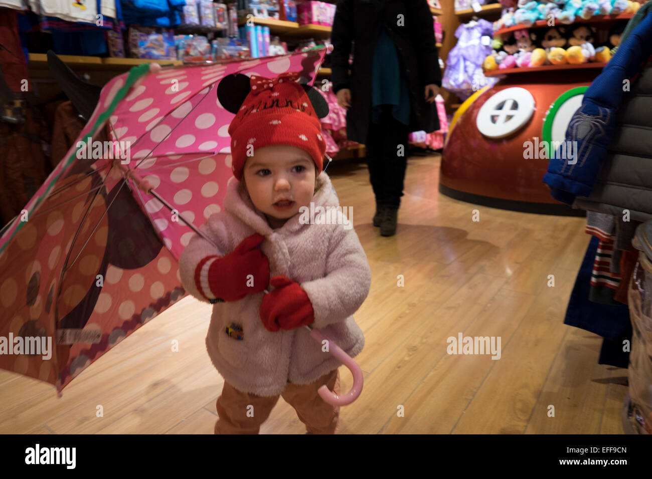 Disney store blackpool ragazza cielo mini e Mickey. Credito: lee ramsden / alamy Foto Stock