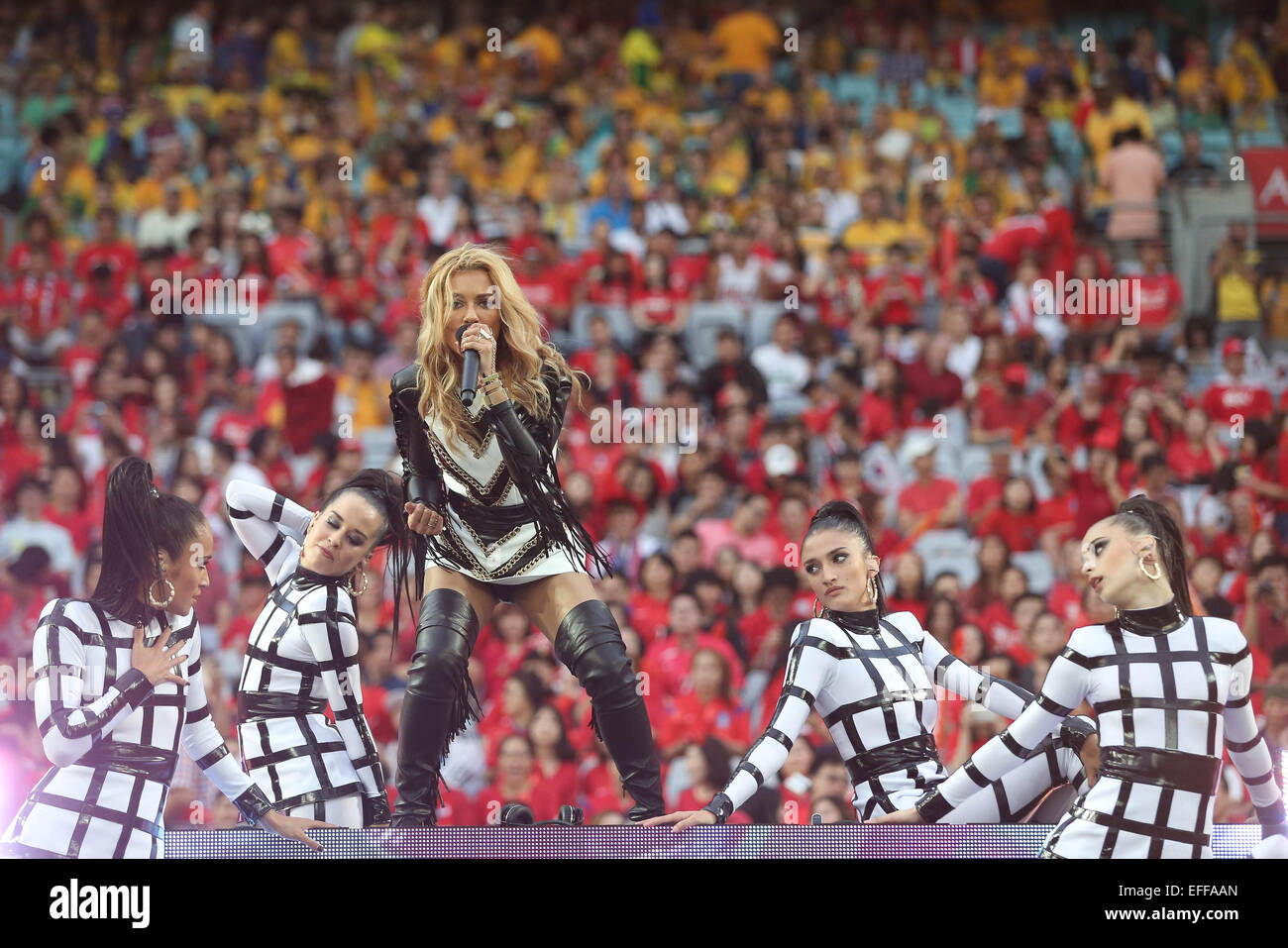 HAVANA BROWN esegue sul palco durante la chiusura CEREMONEY DELL'ASIAN CUP FINALE DI PARTITA di CALCIO TRA LA COREA DEL SUD E AUSTRALIA cantante (UK) MARRONE CHIARO, ASIAN CUP FINALE, COREA DEL SUD V AUSTRALIA (UK USA SOLO) Sydney, ANZ Stadium, , AUSTRALIA 31 gennaio 2015 DIS75965 Foto Stock