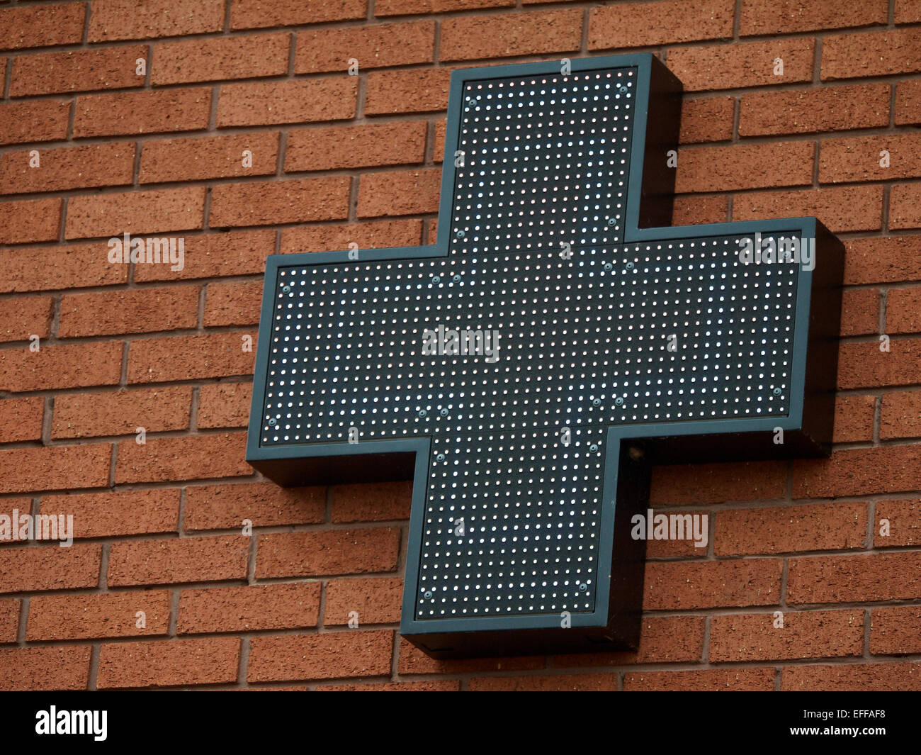 Pharmaceutical croce sulla parete esterna REGNO UNITO Foto Stock