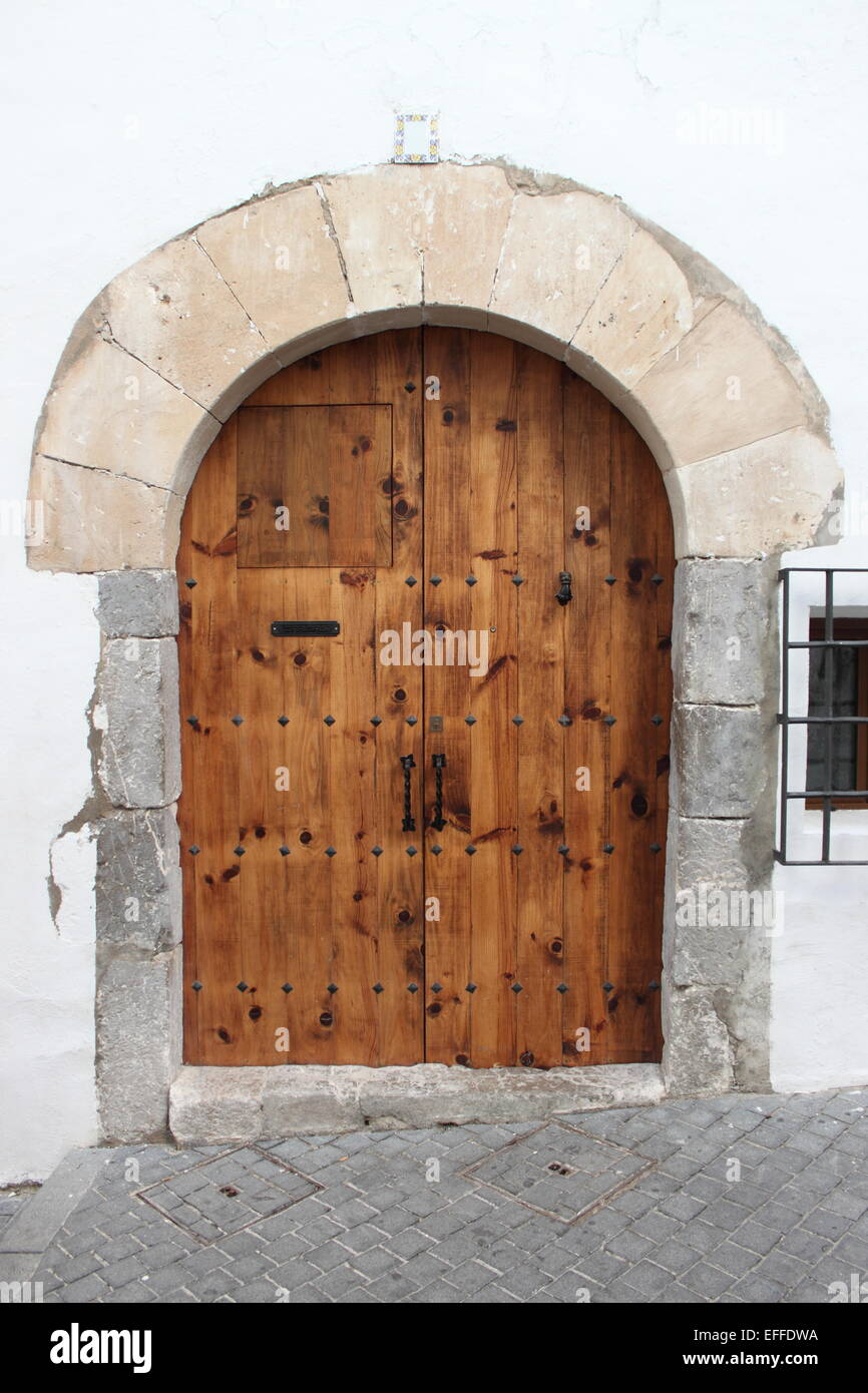 In legno in stile medievale porta anteriore Foto Stock