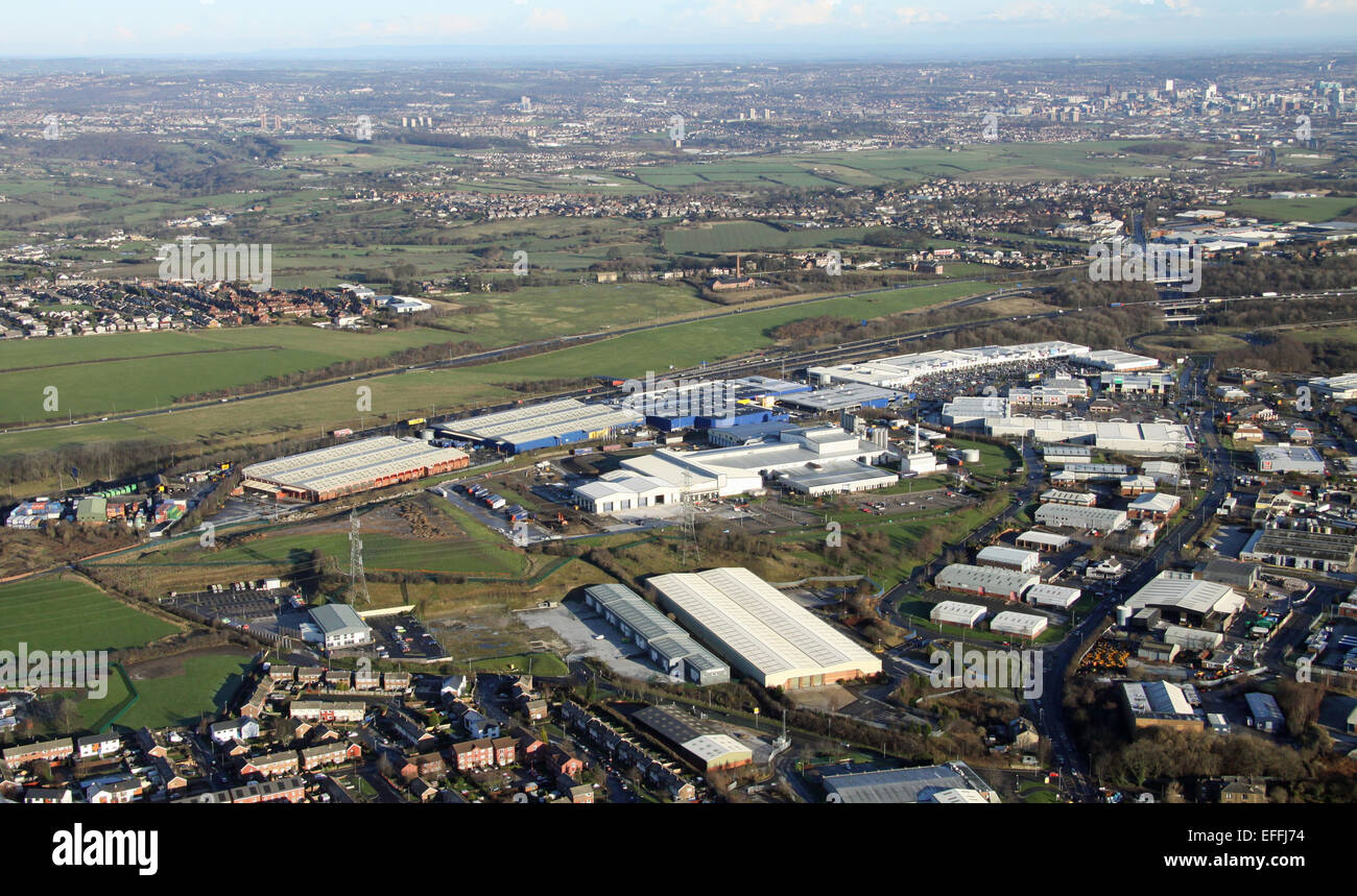 Vista aerea della giunzione 27 Retail Park e zone industriali in SW Quadrante di J27, M62 Foto Stock Vista aerea della giunzione 27 Retail Park e zone industriali in SW Quadrante di J27, M62 Foto Stock