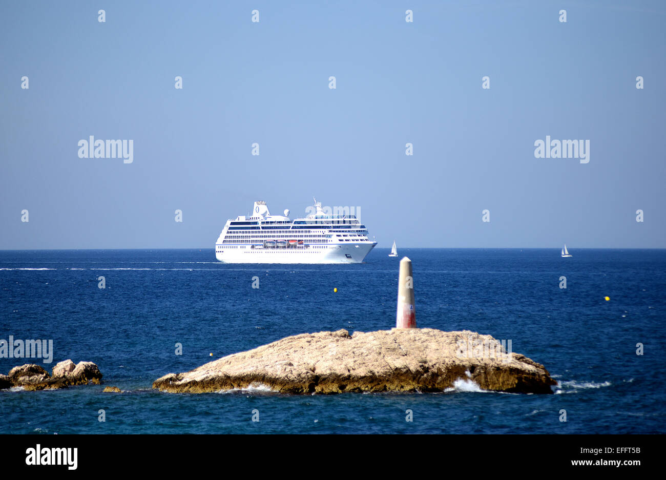 Insegna la nave di crociera entrando a La Joliette port Marseille FRANCIA Foto Stock