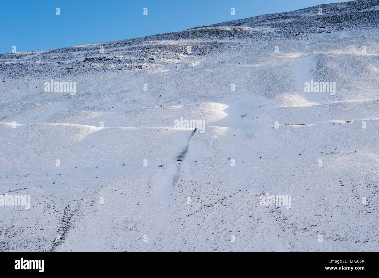 Coperta di neve Yarrow valley mountains in inverno. Scottish Borders. Scozia Foto Stock