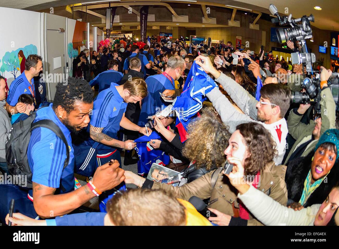 Arrivee du groupe Francia un l'aeroport - 02.02.2015 - Equipe de France de Handball - Retour Championnats du Monde 2015 - Aeroporto Roissy CDG : Paris.Photo : Cohen/Visual/Icona Sport Foto Stock
