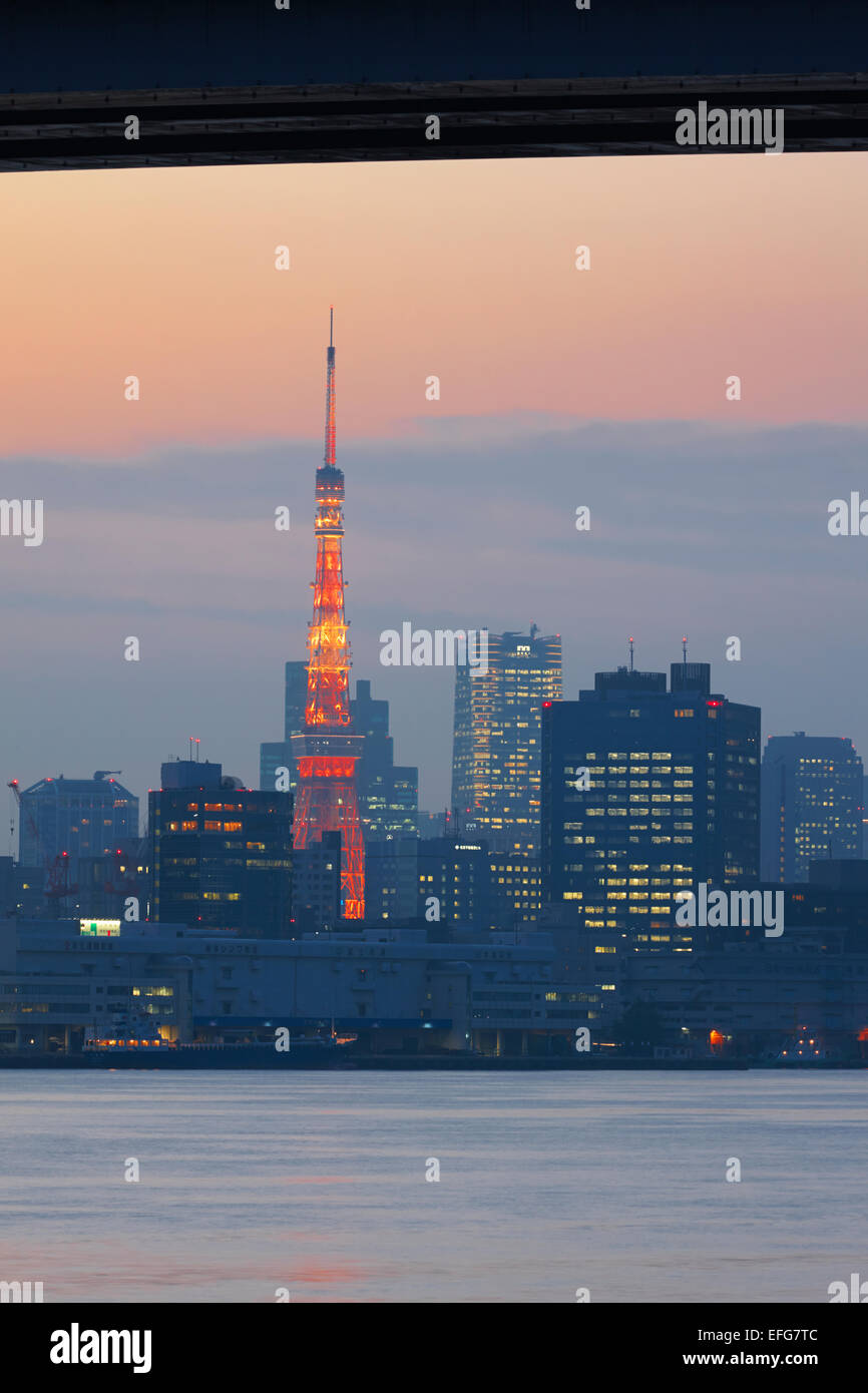 La Torre di Tokyo illuminato al tramonto Tokyo Giappone Foto Stock