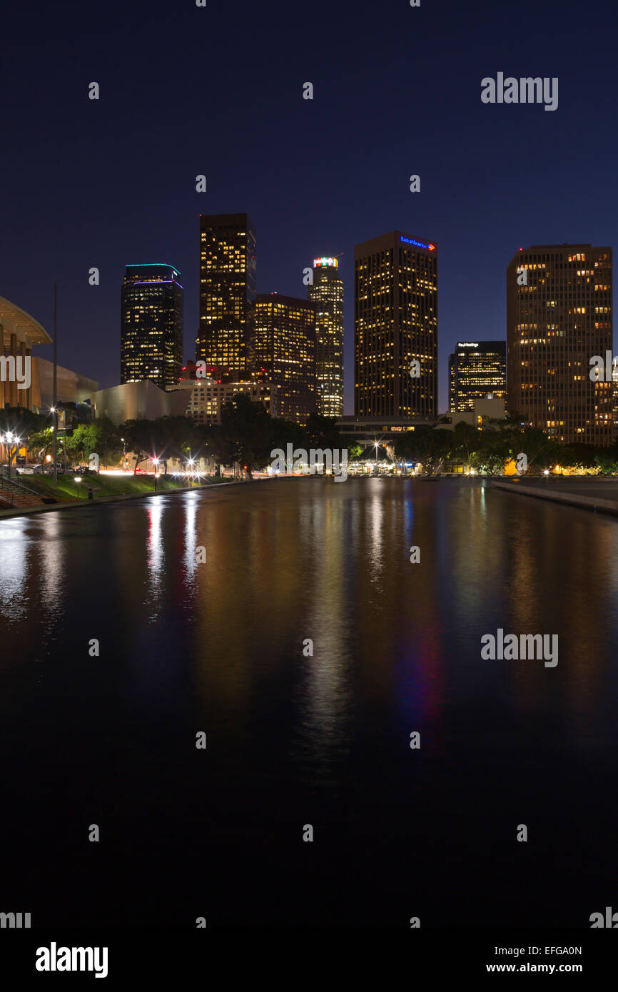 Il centro di grattacieli in acqua e dipartimento di potenza piscina LOS ANGELES CALIFORNIA USA Foto Stock