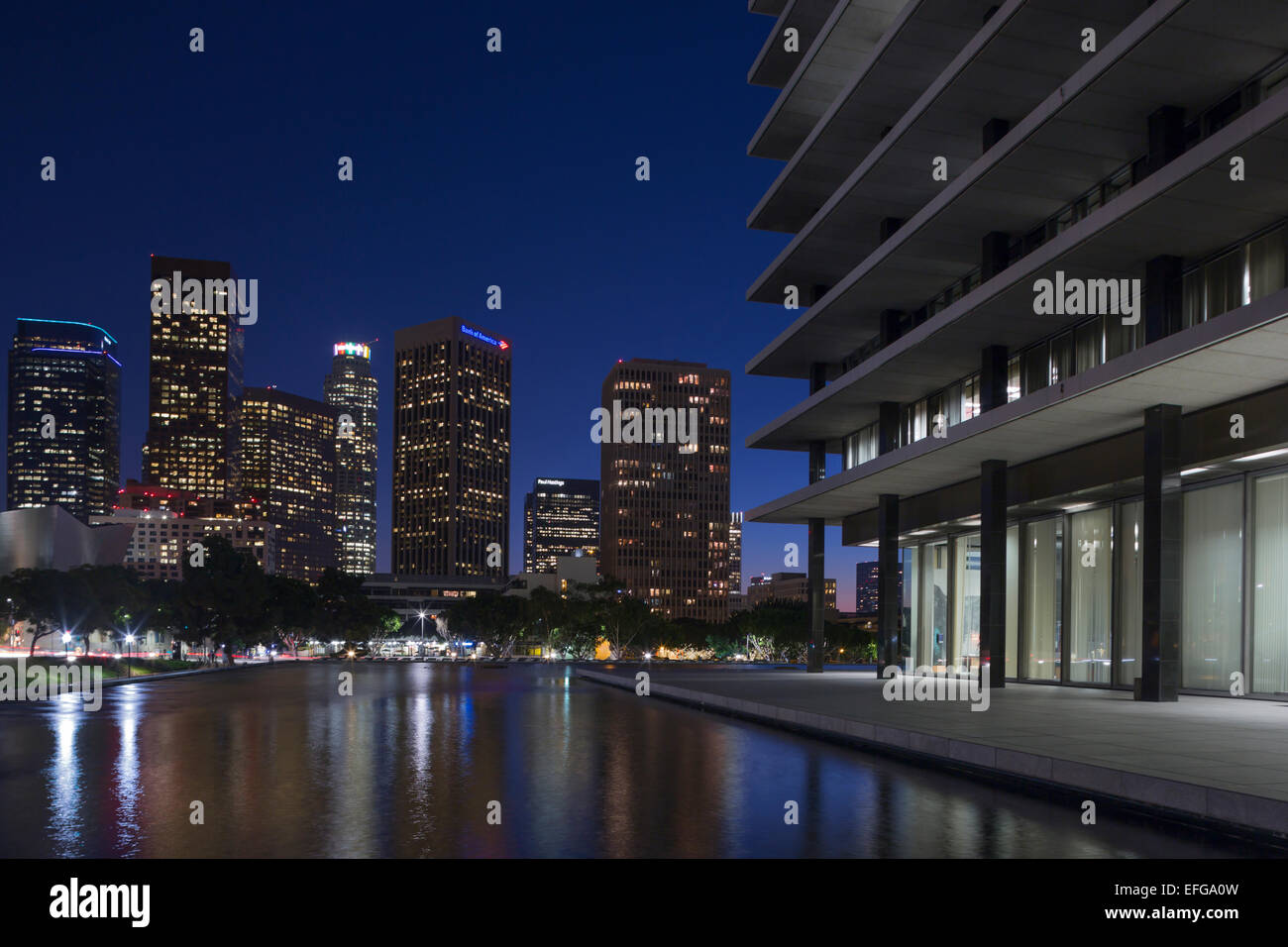 Il centro di grattacieli in acqua e dipartimento di potenza piscina LOS ANGELES CALIFORNIA USA Foto Stock