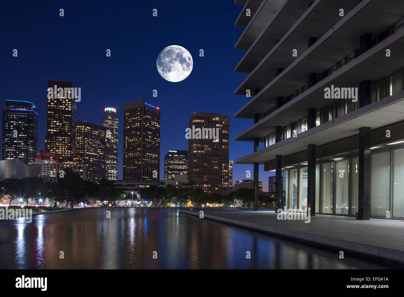 Il centro di grattacieli in acqua e dipartimento di potenza piscina LOS ANGELES CALIFORNIA USA Foto Stock