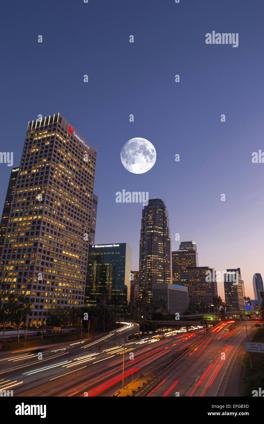 SKYLINE DEL CENTRO Interstate 110 HARBOR FREEWAY DI LOS ANGELES CALIFORNIA USA Foto Stock
