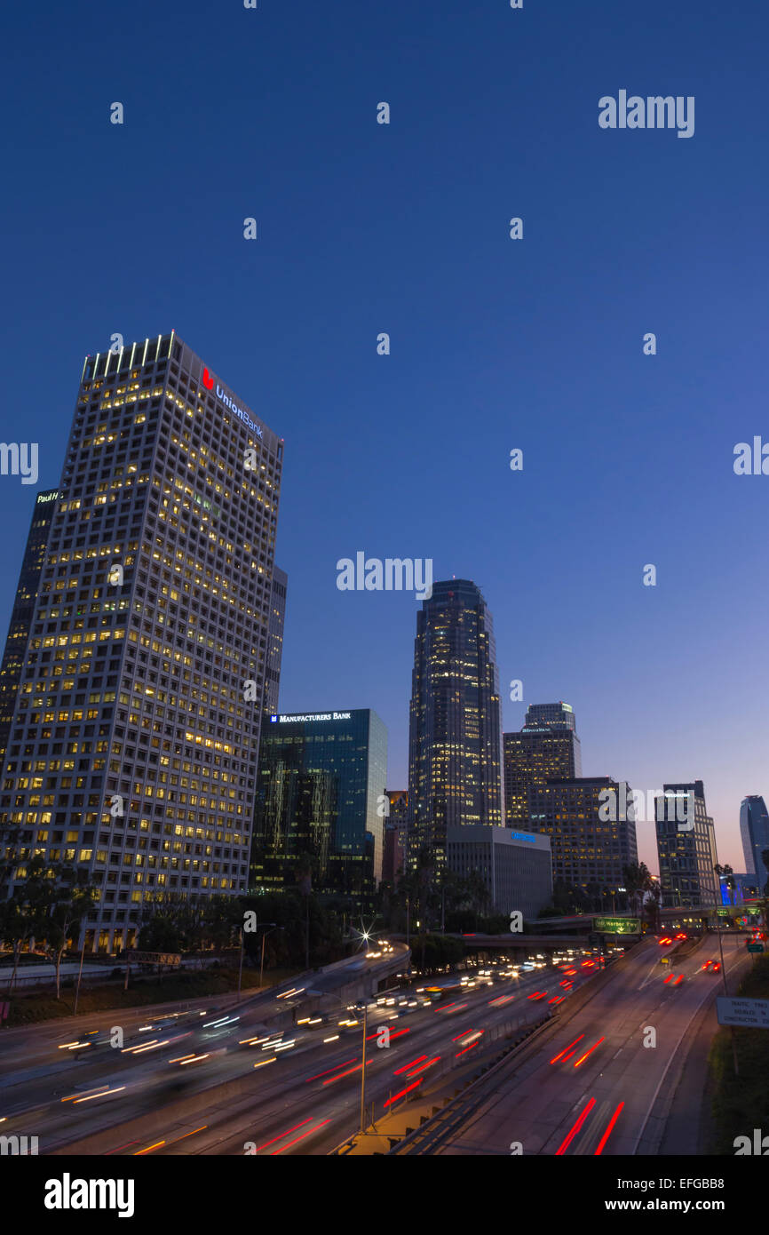SKYLINE DEL CENTRO Interstate 110 HARBOR FREEWAY DI LOS ANGELES CALIFORNIA USA Foto Stock