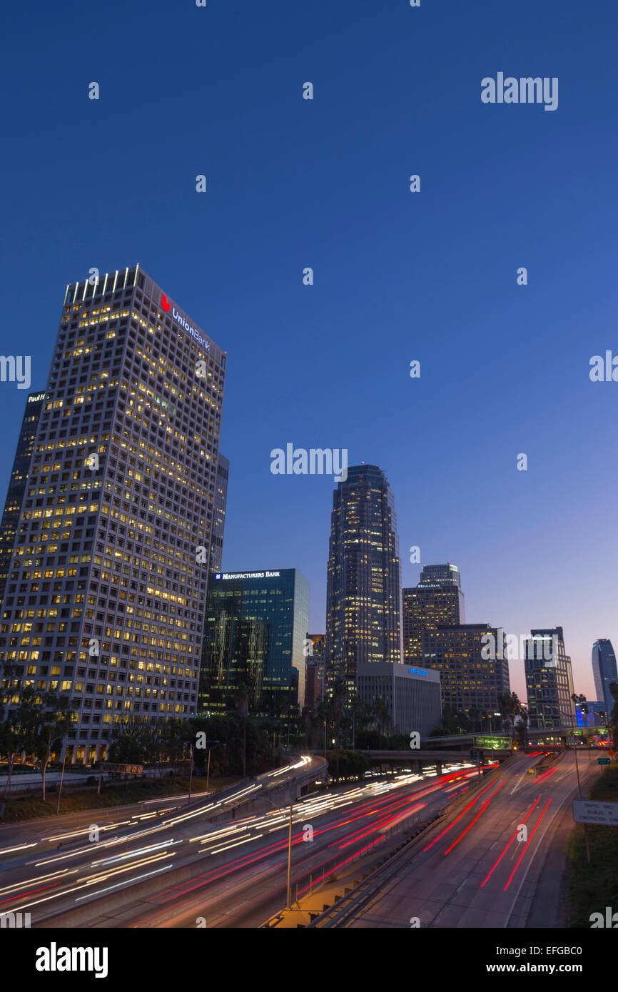 SKYLINE DEL CENTRO Interstate 110 HARBOR FREEWAY DI LOS ANGELES CALIFORNIA USA Foto Stock